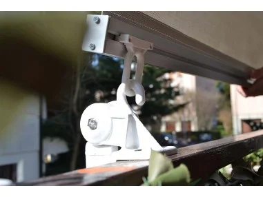 aggancio tenda caduta su terrazzo