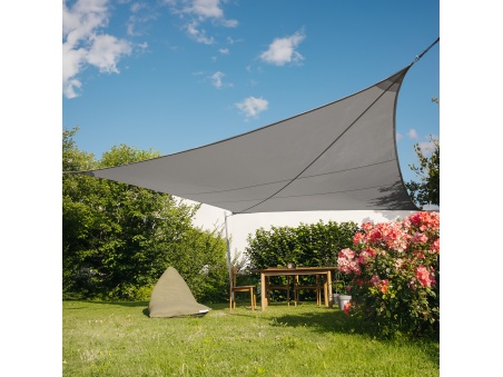 EZ Breez: L’unica Tenda a Vela Impermeabile Brevettata