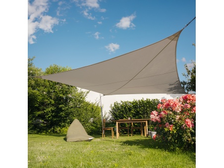 EZ Breez: L’unica Tenda a Vela Impermeabile Brevettata