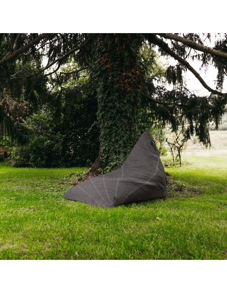 Randa: l’Unica Poltrona Sacco dal Design Radiale da Esterno e Interno