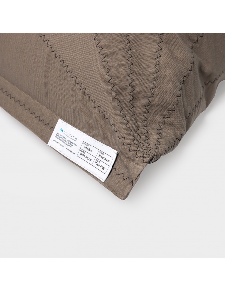 Randa: l’Unica Poltrona Sacco dal Design Radiale da Esterno e Interno