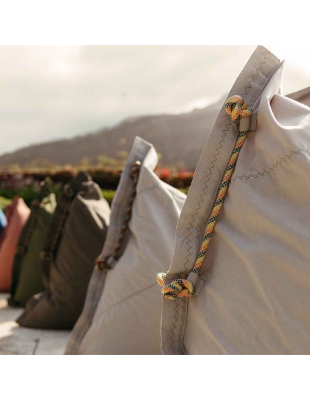 Randa: l’Unica Poltrona Sacco dal Design Radiale da Esterno e Interno