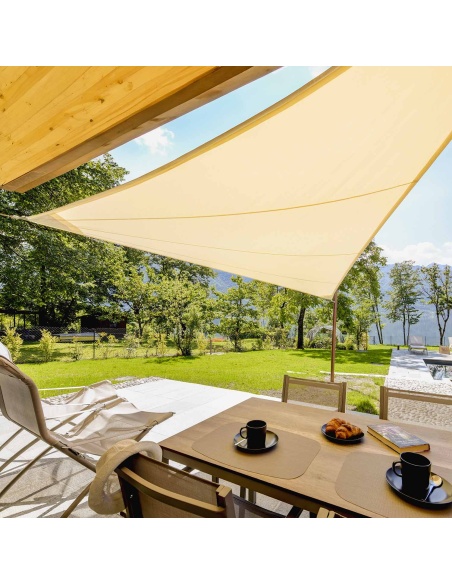 Solaria Impermeabile: Tenda a Vela con Taglio Radiale