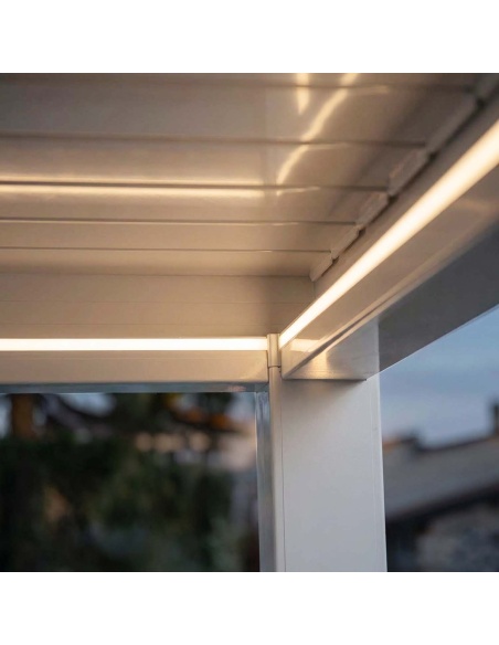 Lyra T6: Pergola Bioclimatica con 6 Tecnologie Uniche