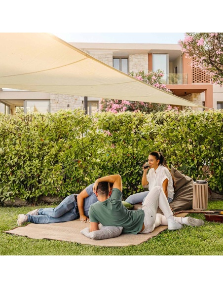 Solaria Impermeabile: Tenda a Vela con Taglio Radiale