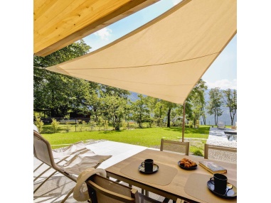 Solaria Impermeabile: Tenda a Vela con Taglio Radiale