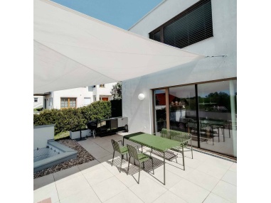 Solaria Impermeabile: Tenda a Vela con Taglio Radiale