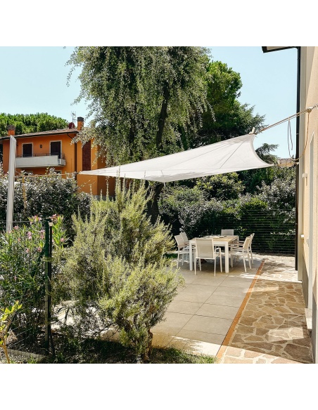 Solaria Impermeabile: Tenda a Vela con Taglio Radiale