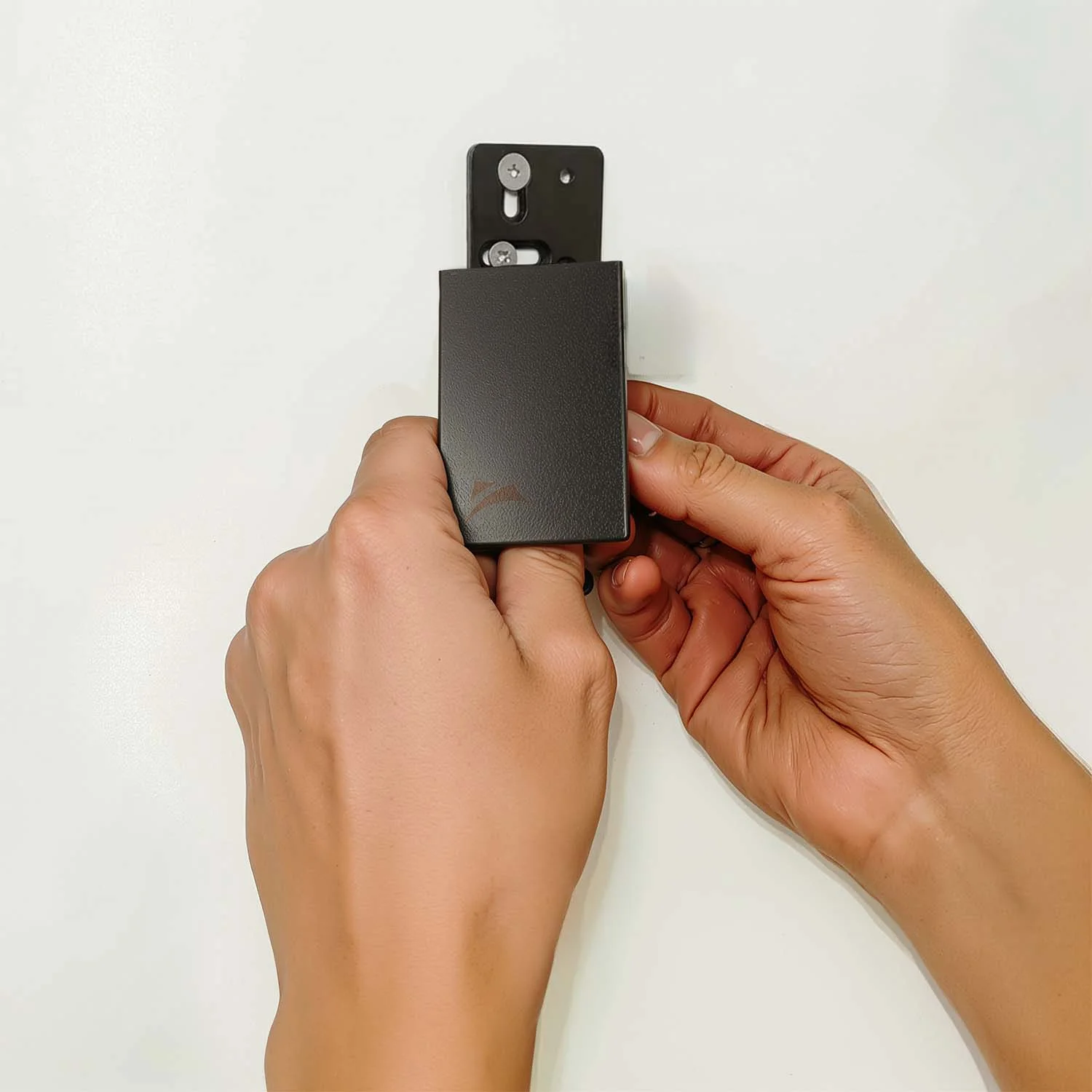 Schema montaggio a parete - vista laterale