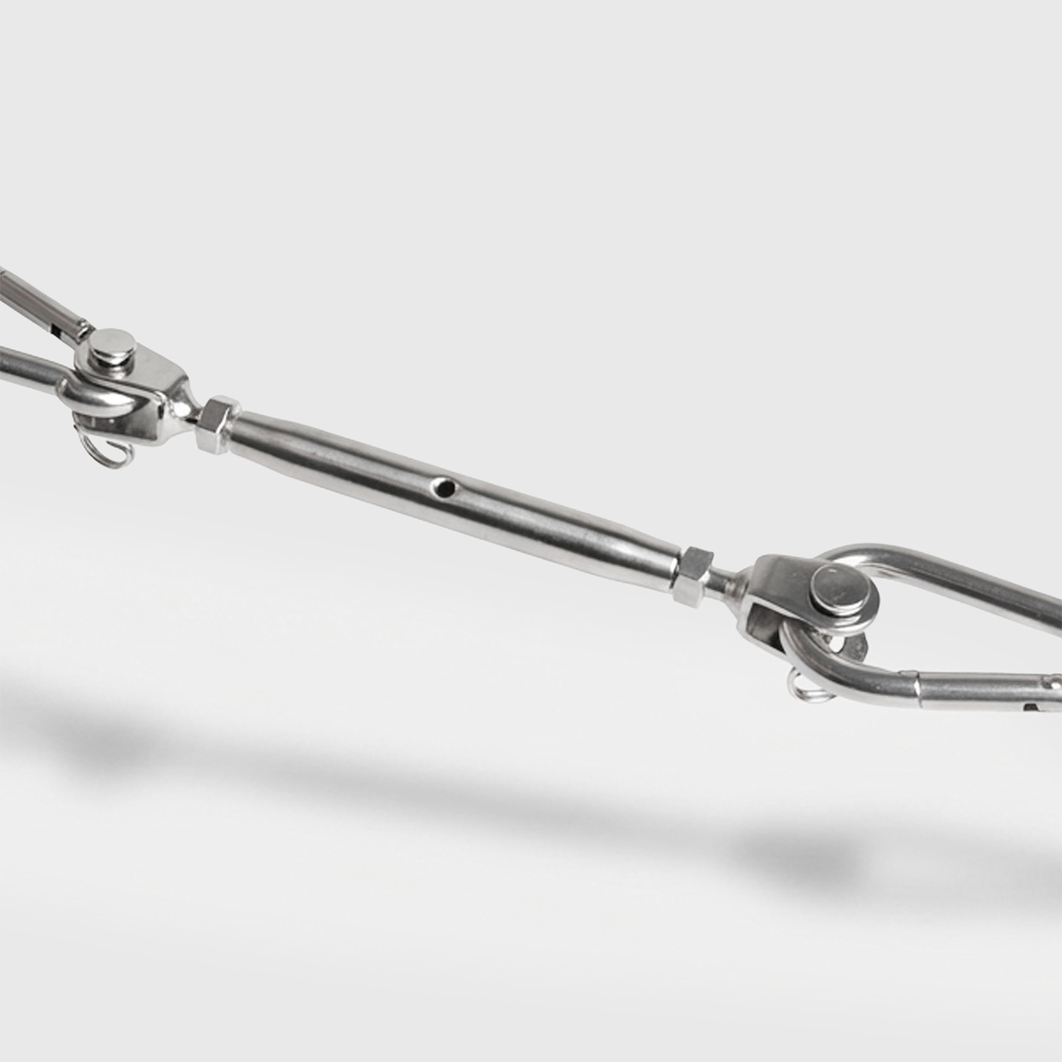Acciaio inox, anche al mare